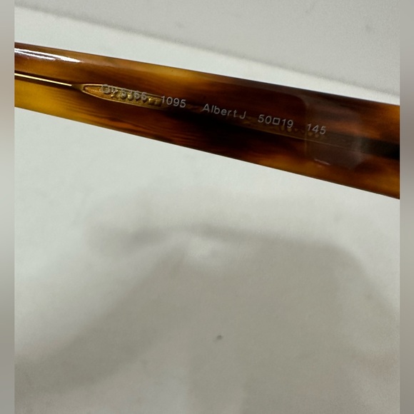 Oliver People’s ladies tortoise 50”eyeglass frames - Picture 9 of 12